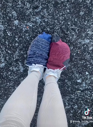 Жінка показала незвичайний спосіб уникнути падіння на льоду (відео)